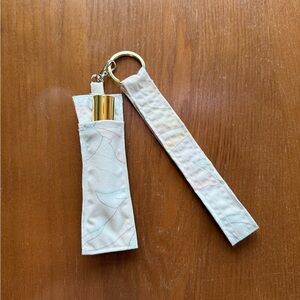 Elegant Cream Keychain Holder